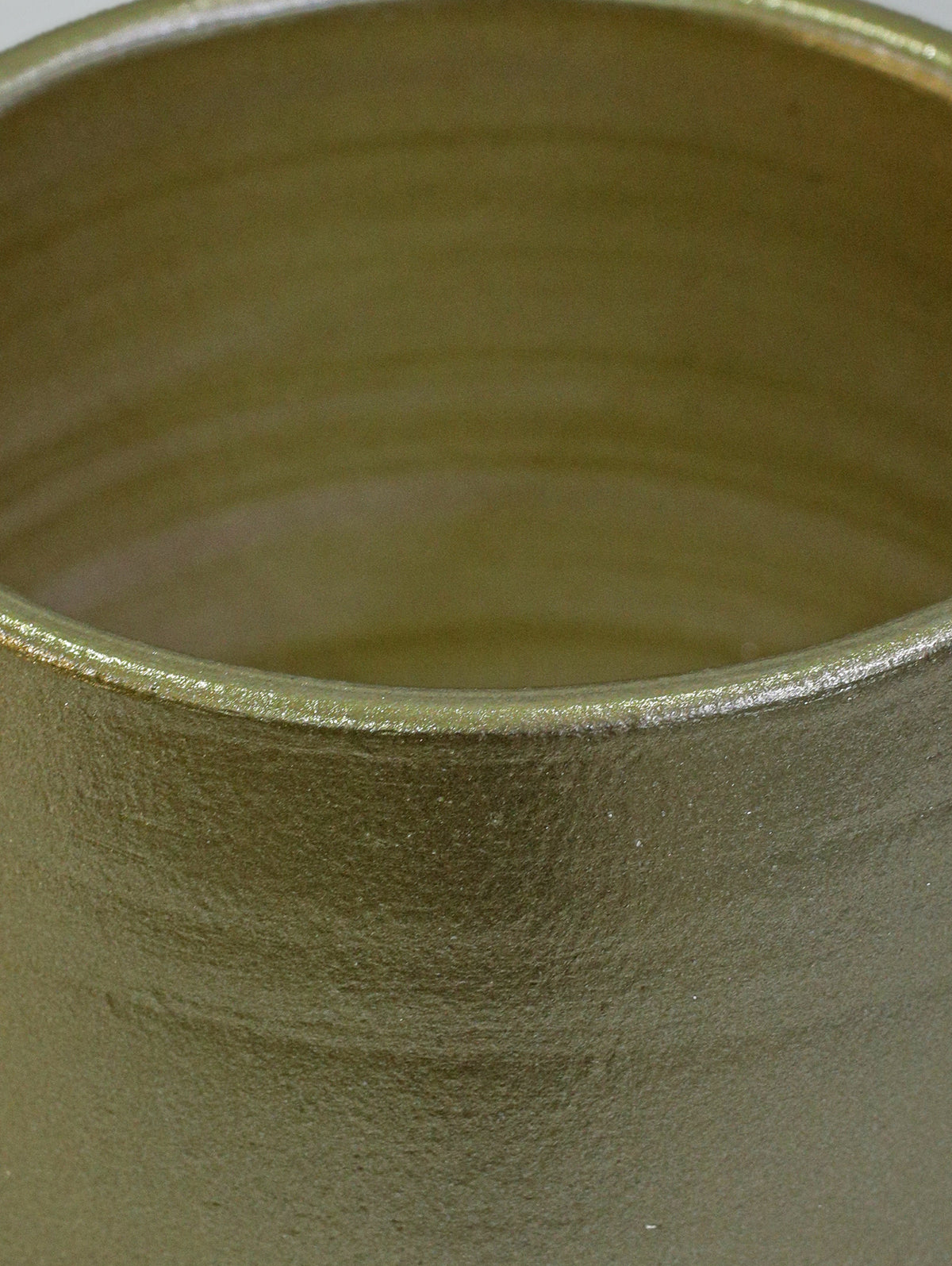 WHITE ORCHID IN CHAMPAGNE CERAMIC POT (DYE-CUT STICKER OPTION AVAILABLE) - أوركيد أبيض في حوض سيراميك بلون الشامبين (خيار ملصق بقصّ مخصص متاح)